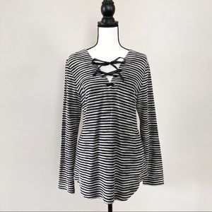 St. John’s Bay active top v-neck medium